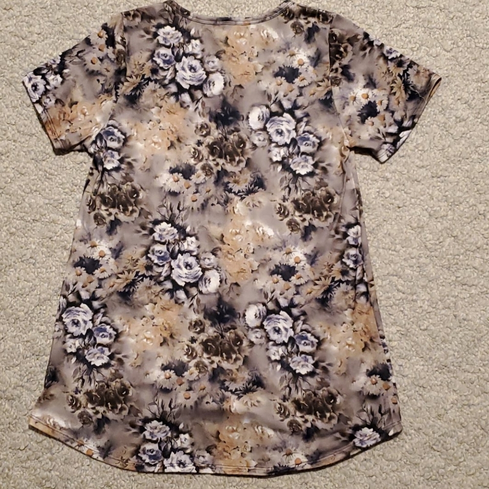 💞LuLaRoe classic top - Picture 2 of 5